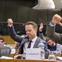 Det danske medlem af Europa-Parlamentet, Jeppe Kofod (S), med sin kristendemokratiske, tjekkiske kollega Luděk Niedermayer til møde møde om Parlamentets rapport om finansiel kriminalitet, skattely og skatteunddragelse.