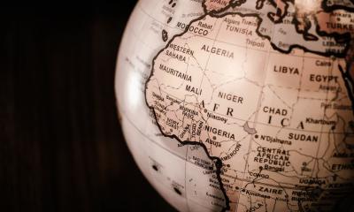 Et billede af det afrikanske kontinent set på en globus.